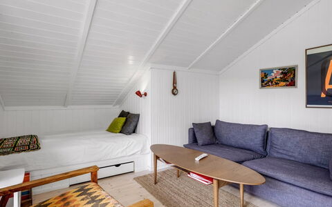 Nnykka - 125M from the Sea: Estate, Shade, Driveway, Farmhouse