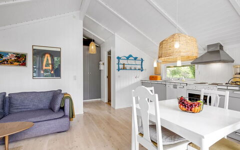 Nnykka - 125M from the Sea: Estate, Shade, Driveway, Farmhouse