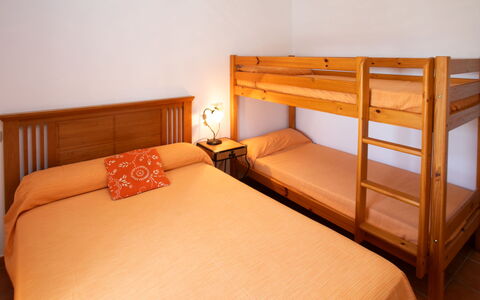 Paraje Starlight Murtas - Alpujarra: Bed, Furniture, Bedroom, Floor, Flooring, Wood, Interior Design, Bed Sheet, Bedding, Room