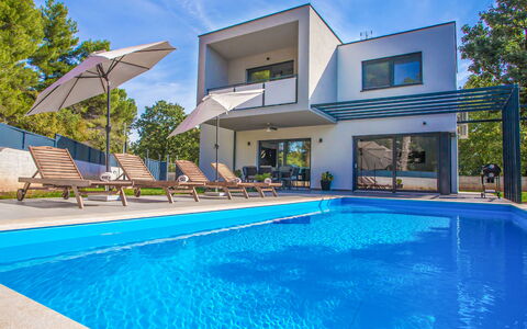 Villa Eva Tar: Apartment, Chair, Balcony, Resort, Hotel, Bay, Kitchen & Dining Room Table, Outdoor Furniture, Resort Town