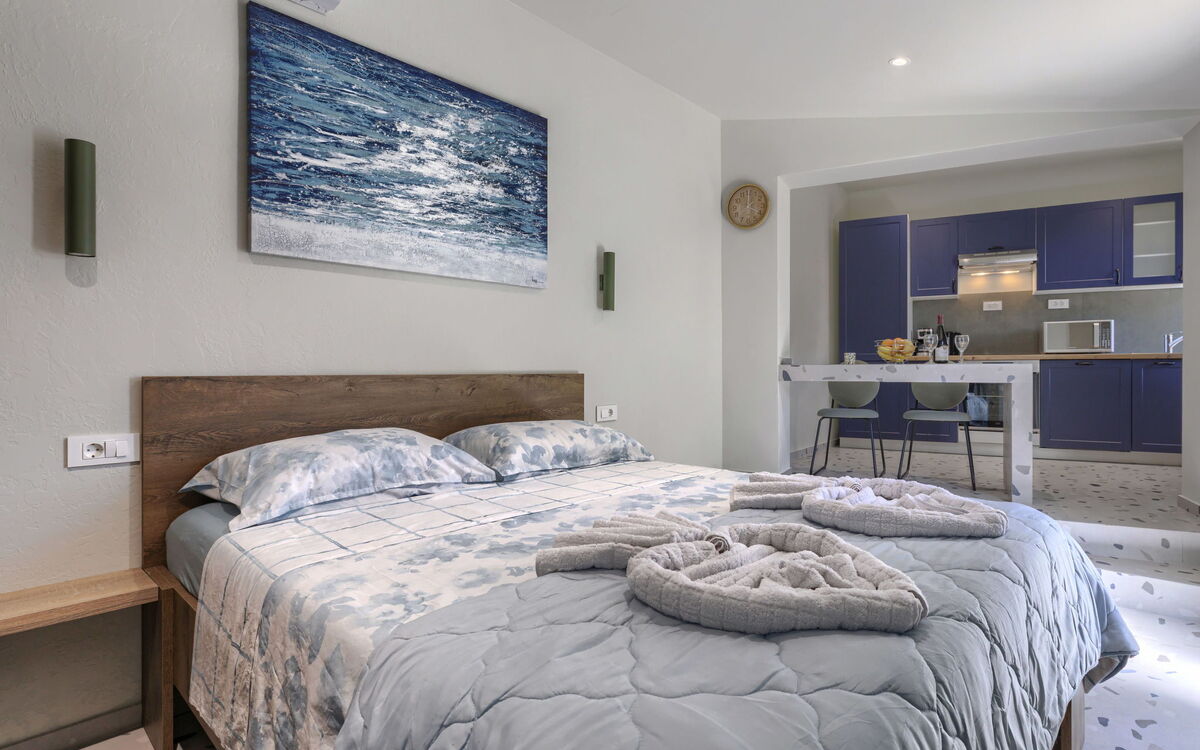 Accommodation:&nbsp;More 114.2