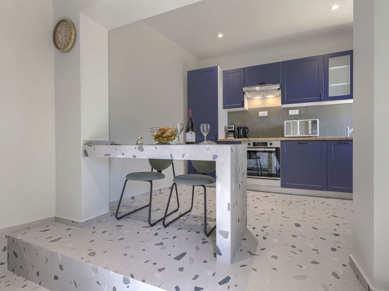 Accommodation:&nbsp;More 114.2