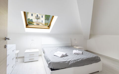 Meina 150: Bedroom, Bed, Furniture, Interior Design, Wood, Ceiling, Floor, Flooring, Bedding, Bed Sheet