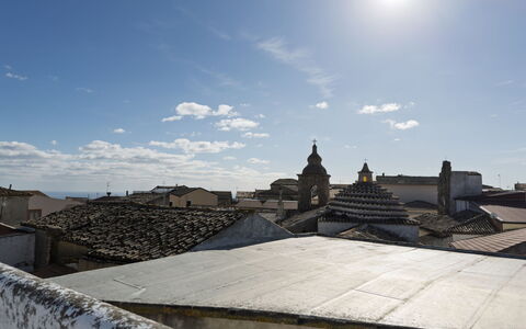 Centro: Blue, Sky, Roof, Dome, Cumulus, Meteorological Phenomenon, Daylighting, Dome, Chimney