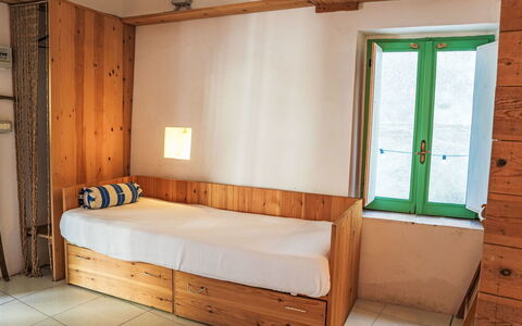 Fazio: Wall, Flooring, Wood, Furniture, Floor, Interior Design, Bed, Room, Bedroom, Hardwood