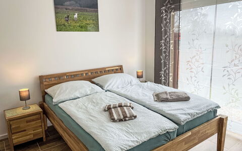 Der Kleine Kranich: Bed, Furniture, Bedroom, Flooring, Wood, Floor, Wood Flooring, Interior Design, Bedding, Bed Sheet