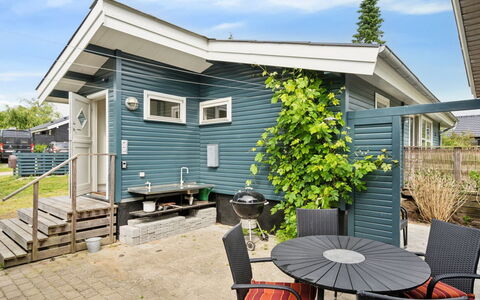 Esme - 225M to the Fjord: Blue, Shrub, Cottage, Groundcover, Garden, Estate, Shade, Landscaping, Farmhouse, Eco Hotel