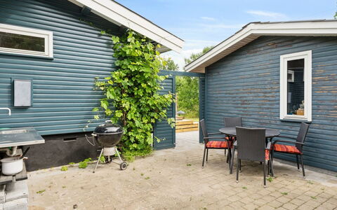 Esme - 225M to the Fjord: Blue, Shrub, Cottage, Groundcover, Garden, Estate, Shade, Landscaping, Farmhouse, Eco Hotel