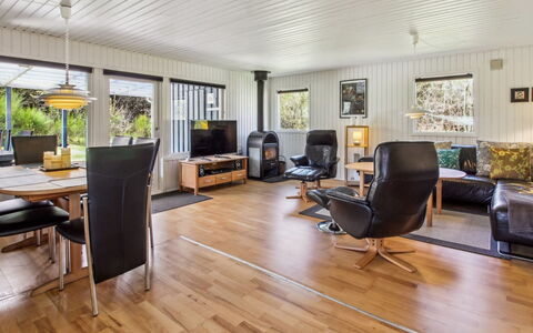 Alia - 30Km from the Sea: Estate, Shade, Driveway, Farmhouse