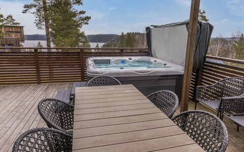 Villa Kaarina: Tree, Bank, House, Cottage, Lake, Pond, Forest, Log Cabin