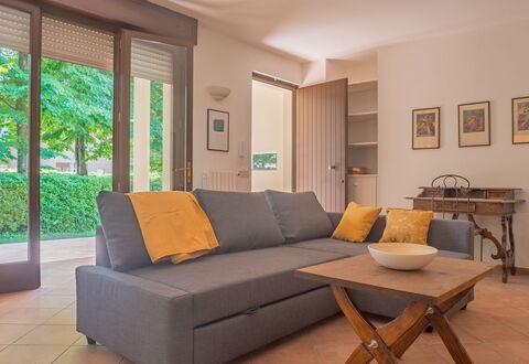 Casa Carla: Furniture, Interior Design, Flooring, Couch, Floor, Wood, Table, Room, Living Room, Wood Flooring