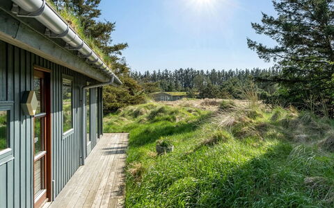 Markvor - 700M from the Sea: Estate, Shade, Driveway, Farmhouse