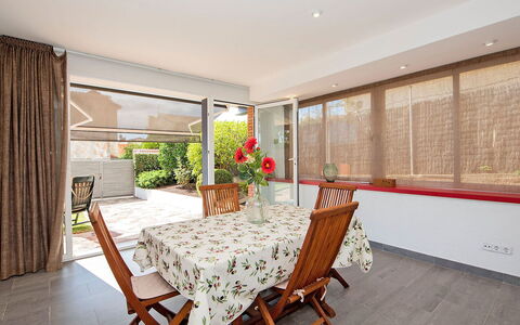 Estiu: Property, Room, Furniture, Real Estate, Interior Design, Building, House, Table, Dining Room, Floor