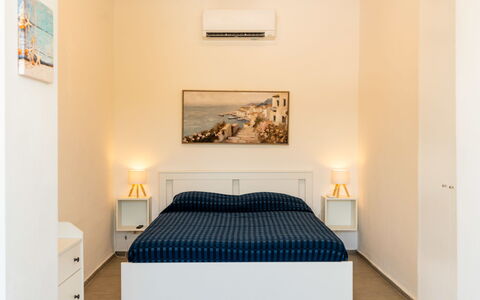 Sanremo 717: Furniture, Interior Design, Bed, Bedroom, Bed Sheet, Floor, Bedding, Wood, Flooring, Room