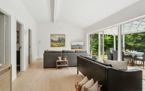 Fridborg - 425M from the Sea: Vegetation, Shrub, Spring, Cottage, Garden, Shade, Backyard, Yard, Chair