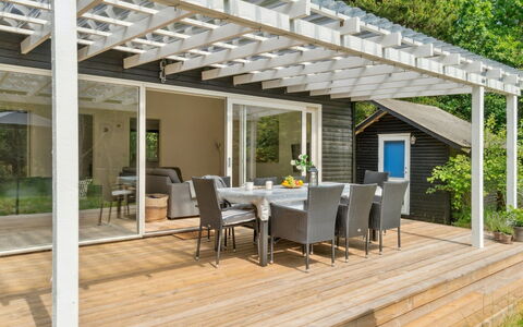 Fridborg - 425M from the Sea: Vegetation, Shrub, Spring, Cottage, Garden, Shade, Backyard, Yard, Chair