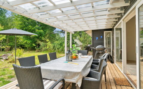 Fridborg - 425M from the Sea: Vegetation, Shrub, Spring, Cottage, Garden, Shade, Backyard, Yard, Chair