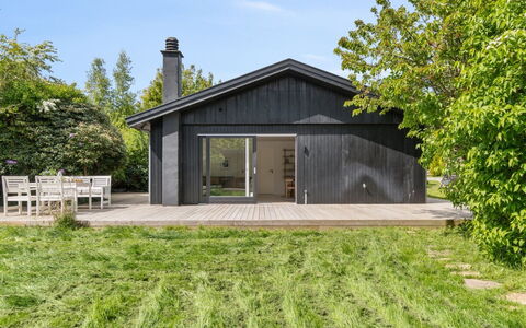 Vilppu - 800M from the Sea: Grass, Grassland, Land Lot, Cottage, Rural Area, Meadow, Garden Buildings, Garden, Shed