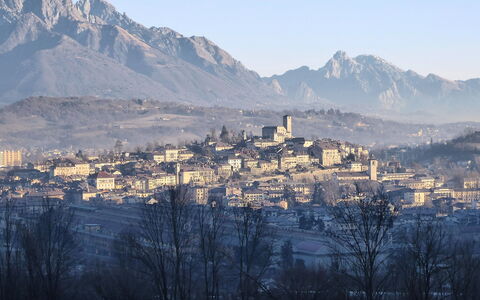 Design Loft, Romantic Retreat, Feltre: Mountainous Landforms, Hill, Mountain, Urban Area, City, Town, Residential Area, Roof, Landscape, Hill Station