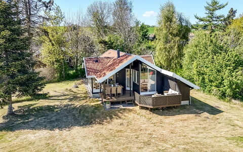 Ama - 250M from the Sea: Wood, Home, Porch, Deck, Hardwood, Roof, Wood Stain, Wood Flooring, Eco Hotel