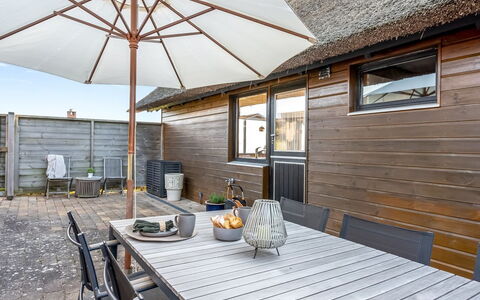 Minza - 150M from the Sea: Estate, Shade, Driveway, Farmhouse