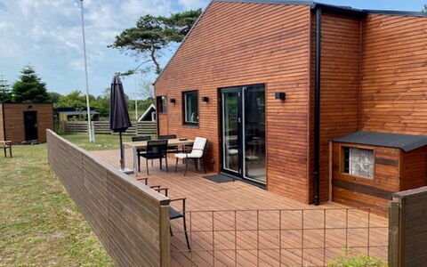 Jerrik - 200M from the Sea: Wood, Home, Porch, Deck, Hardwood, Roof, Wood Stain, Wood Flooring, Eco Hotel