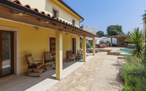 Bella: Home, House, Residential Area, Door, Flooring, Garden, Flagstone, Estate, Porch, Landscaping