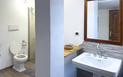 Casa Delle Chicche - Imperia: Bathroom, Bathroom Sink, Plumbing Fixture, Sink, Wall, Flooring, Floor, Interior Design, Tap, Toilet