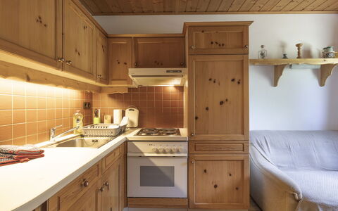 Schladming 623: Furniture, Cabinetry, Kitchen, Interior Design, Wood, Countertop, Flooring, Ceiling, Floor, Kitchen Appliance
