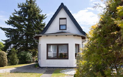 Karlshagen 103: Building, House, Roof, Home, Cottage, Siding, Residential Area, Door, Slope