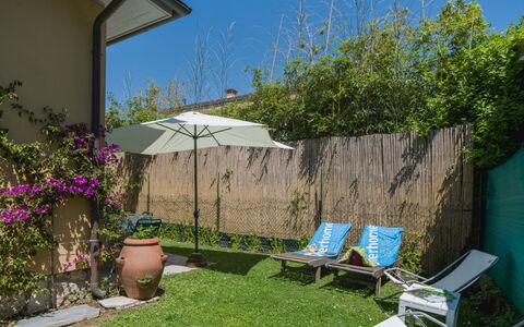 Appartamento Stipeto: Composite Material, Porch, Eco Hotel, Shade, Deck, Outdoor Furniture, Balcony, Patio, Flowerpot, Wood Stain