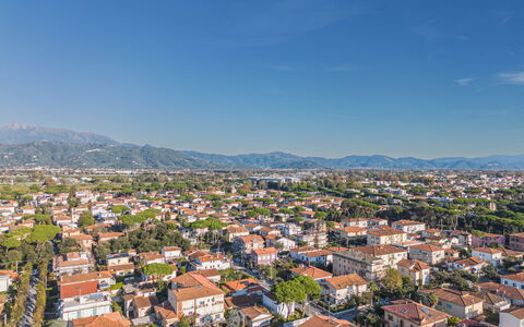 La Sirenetta: Daytime, Urban Area, Residential Area, City, Horizon, Neighbourhood, Bird'S-Eye View, Town, Landscape, Metropolitan Area