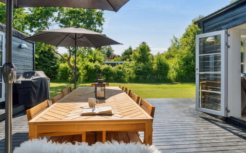 Thrym - 2.5Km from the Sea: Vegetation, Shrub, Spring, Cottage, Garden, Shade, Backyard, Yard, Chair
