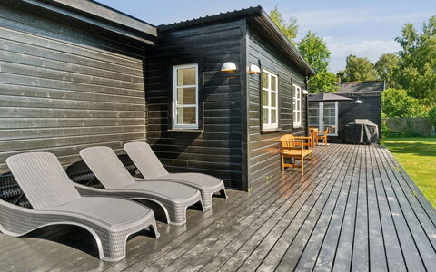 Thrym - 2.5Km from the Sea: Vegetation, Shrub, Spring, Cottage, Garden, Shade, Backyard, Yard, Chair