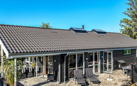 Shania - 300M from the Sea: Grass, Grassland, Land Lot, Cottage, Rural Area, Meadow, Garden Buildings, Garden, Shed