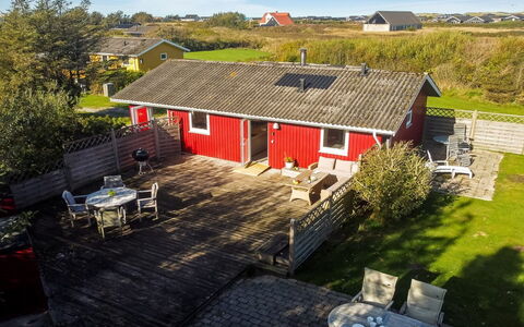Reeta - 450M from the Sea: Cottage, Shed, Hut, Farmhouse, Prairie, Shack, Barn, Log Cabin, Garden Buildings