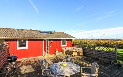 Reeta - 450M from the Sea: Cottage, Shed, Hut, Farmhouse, Prairie, Shack, Barn, Log Cabin, Garden Buildings