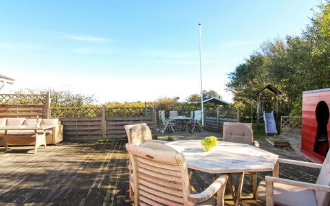 Reeta - 450M from the Sea: Cottage, Shed, Hut, Farmhouse, Prairie, Shack, Barn, Log Cabin, Garden Buildings