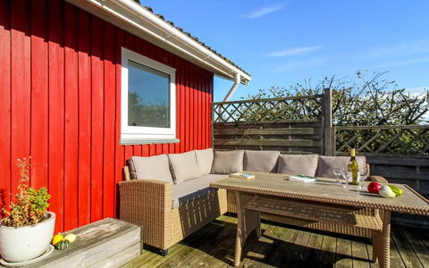 Reeta - 450M from the Sea: Cottage, Shed, Hut, Farmhouse, Prairie, Shack, Barn, Log Cabin, Garden Buildings