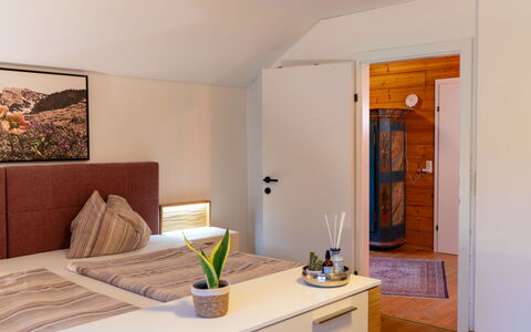 Oase im Grünen: Furniture, Interior Design, Floor, Flooring, Wall, Bed, Room, Wood, Ceiling, Bedroom