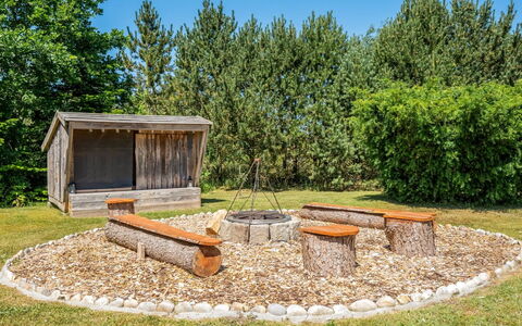 Kuisma - 11Km from the Sea: Wood, Rock, Garden, Natural Material, Landscaping, Backyard, Yard, Park