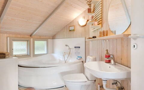 Kuisma - 11Km from the Sea: Plumbing Fixture, Interior Design, Wood, Flooring, Ceiling, Floor, Bathroom, Bathtub, Plumbing, Room