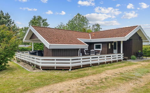 Hennrik - 240M from the Sea: Grass, Grassland, Land Lot, Cottage, Rural Area, Meadow, Garden Buildings, Garden, Shed