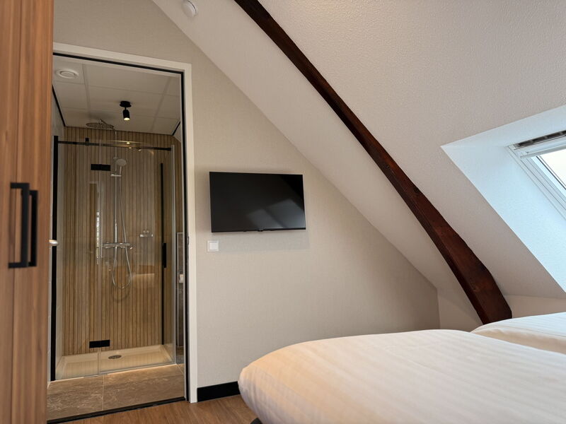 Accommodation:&nbsp;Zen Kitchen & Boutique Hotel 400.3