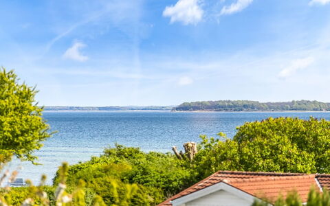 Egonie - 100M from the Sea: Estate, Shade, Driveway, Farmhouse