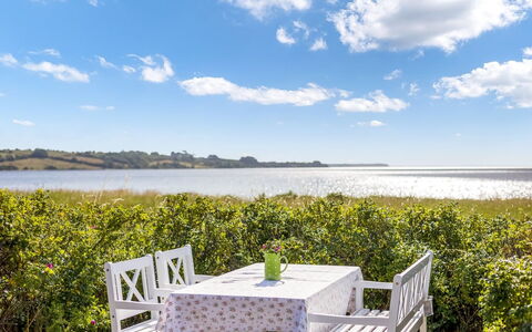 Withger - 20M from the Sea: House, Home, Roof, Residential Area, Cottage, Estate, Farmhouse, Lawn, Landscaping, Siding