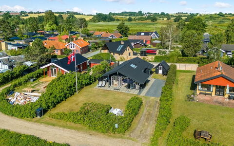 Withger - 20M from the Sea: House, Home, Roof, Residential Area, Cottage, Estate, Farmhouse, Lawn, Landscaping, Siding