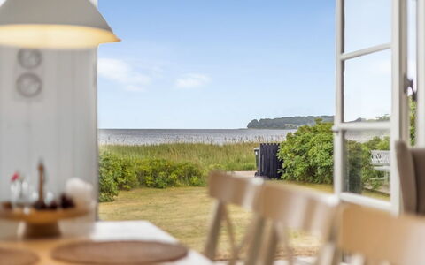 Withger - 20M from the Sea: House, Home, Roof, Residential Area, Cottage, Estate, Farmhouse, Lawn, Landscaping, Siding
