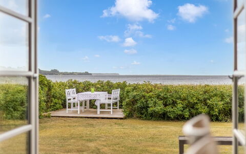 Withger - 20M from the Sea: House, Home, Roof, Residential Area, Cottage, Estate, Farmhouse, Lawn, Landscaping, Siding