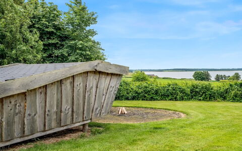 Åsta - 400M to the Fjord: Sky, Grass, Grassland, Plain, Land Lot, Landscape, Rural Area, Meadow, Lawn, Garden